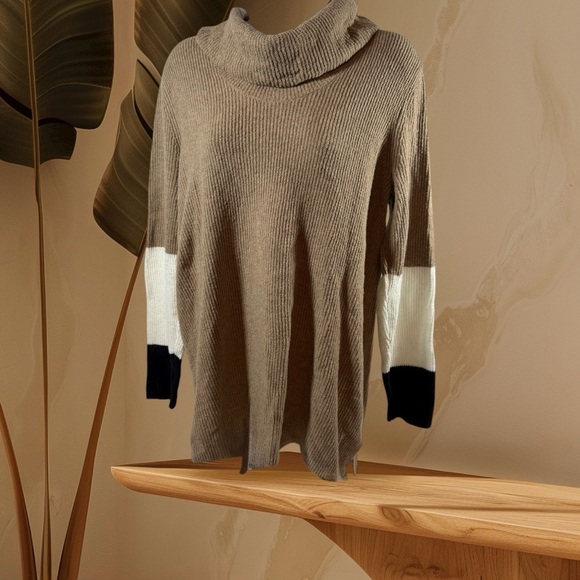 J. Jill Tops - J. Jill Sweater Tunic SZ M Cotton Blend Cowl Neck Color Block Tan
Black Cozy